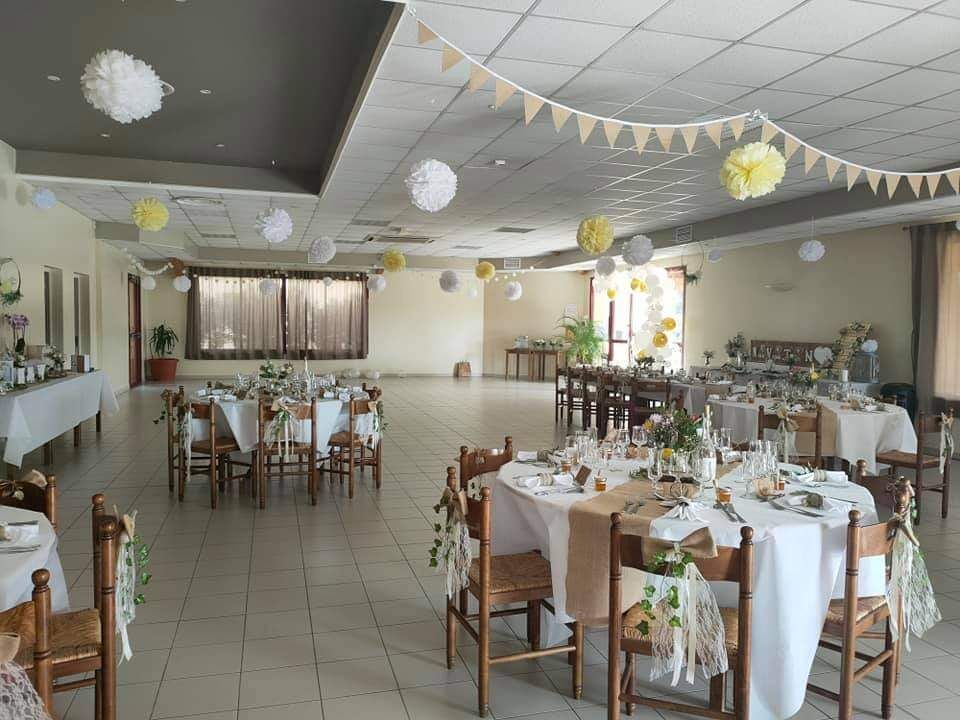 Salle de réception version mariage petite capacité.