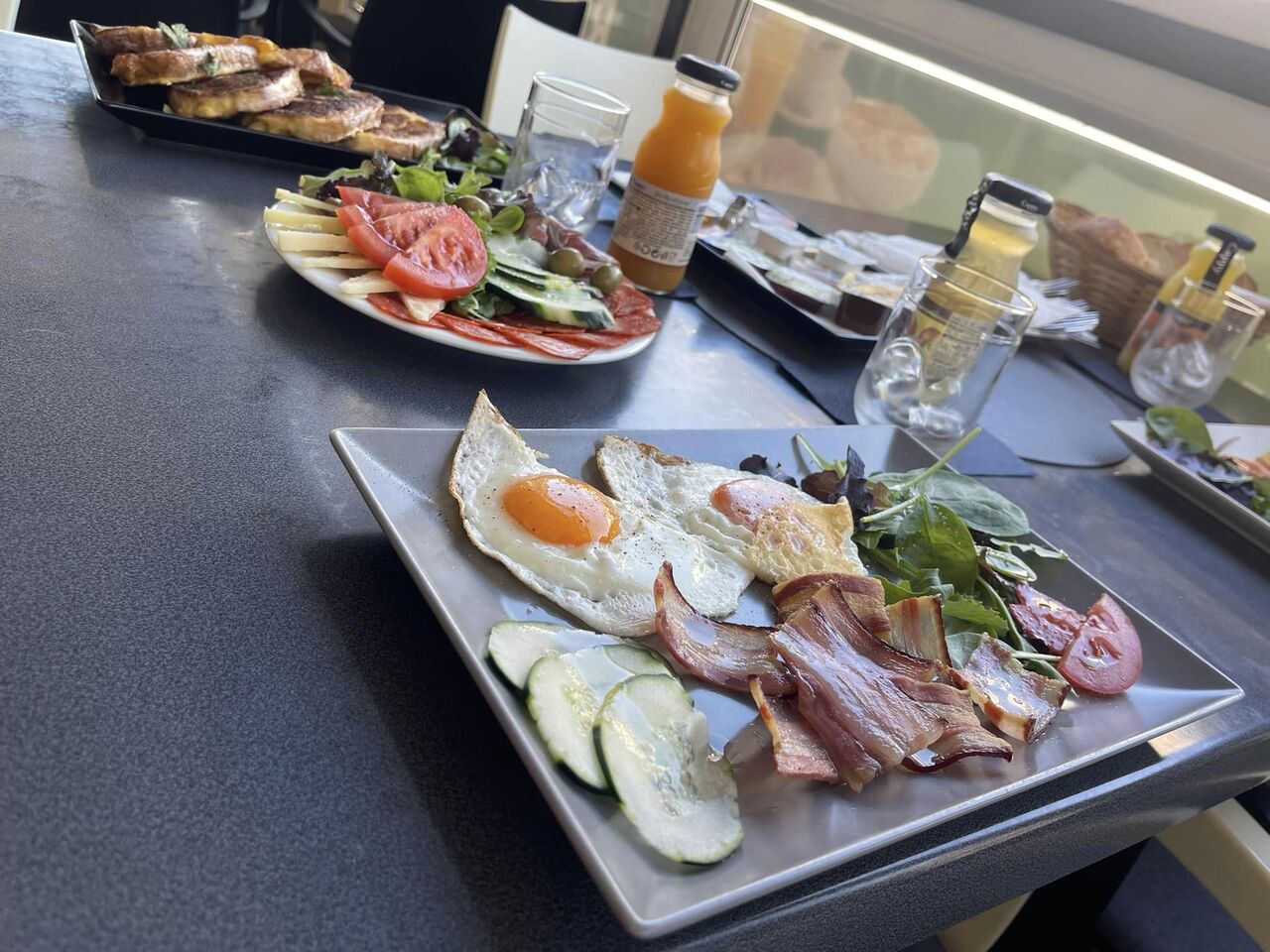 Breakfast - Eggs with bacon