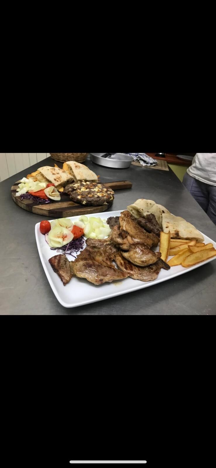 Večerica za naše goste sa roštilja na drveni ugljen 