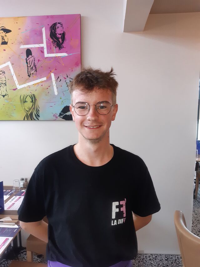 Victor, Serveur en Salle