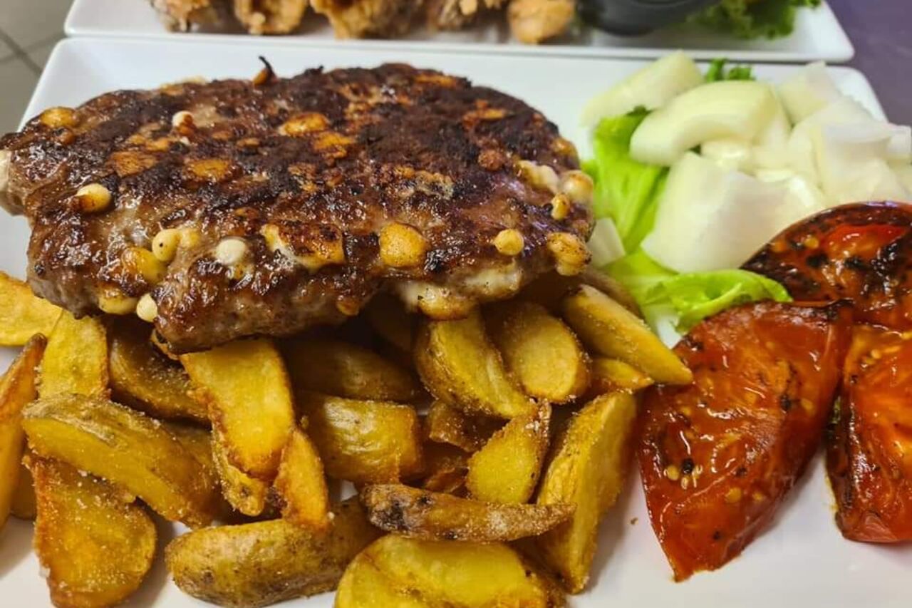 Gurmanska pljeskavica čeka na Vas!