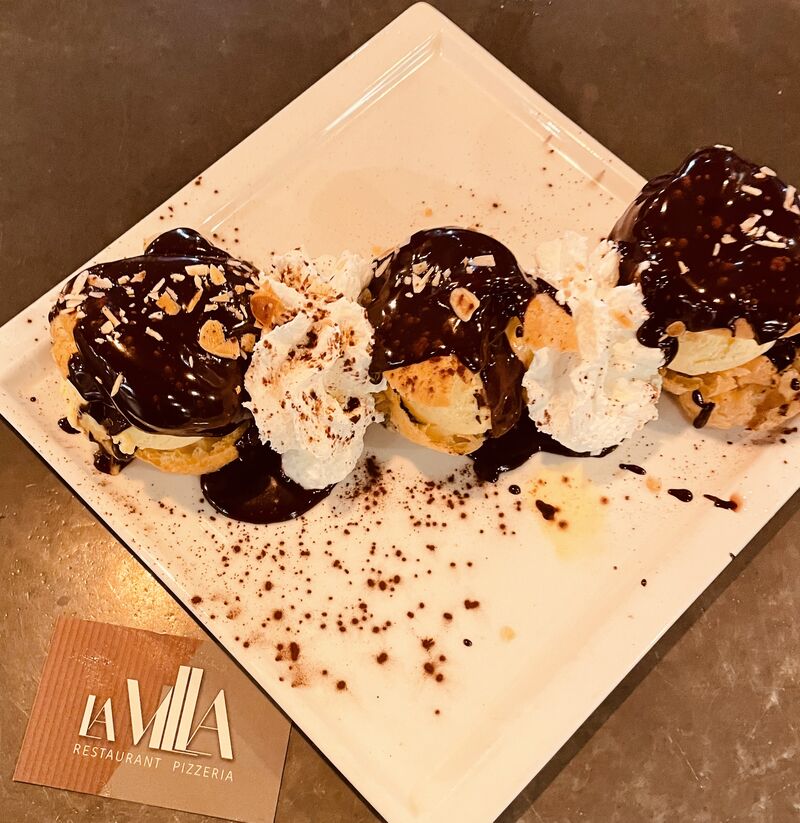Profiteroles, sauce chocolat