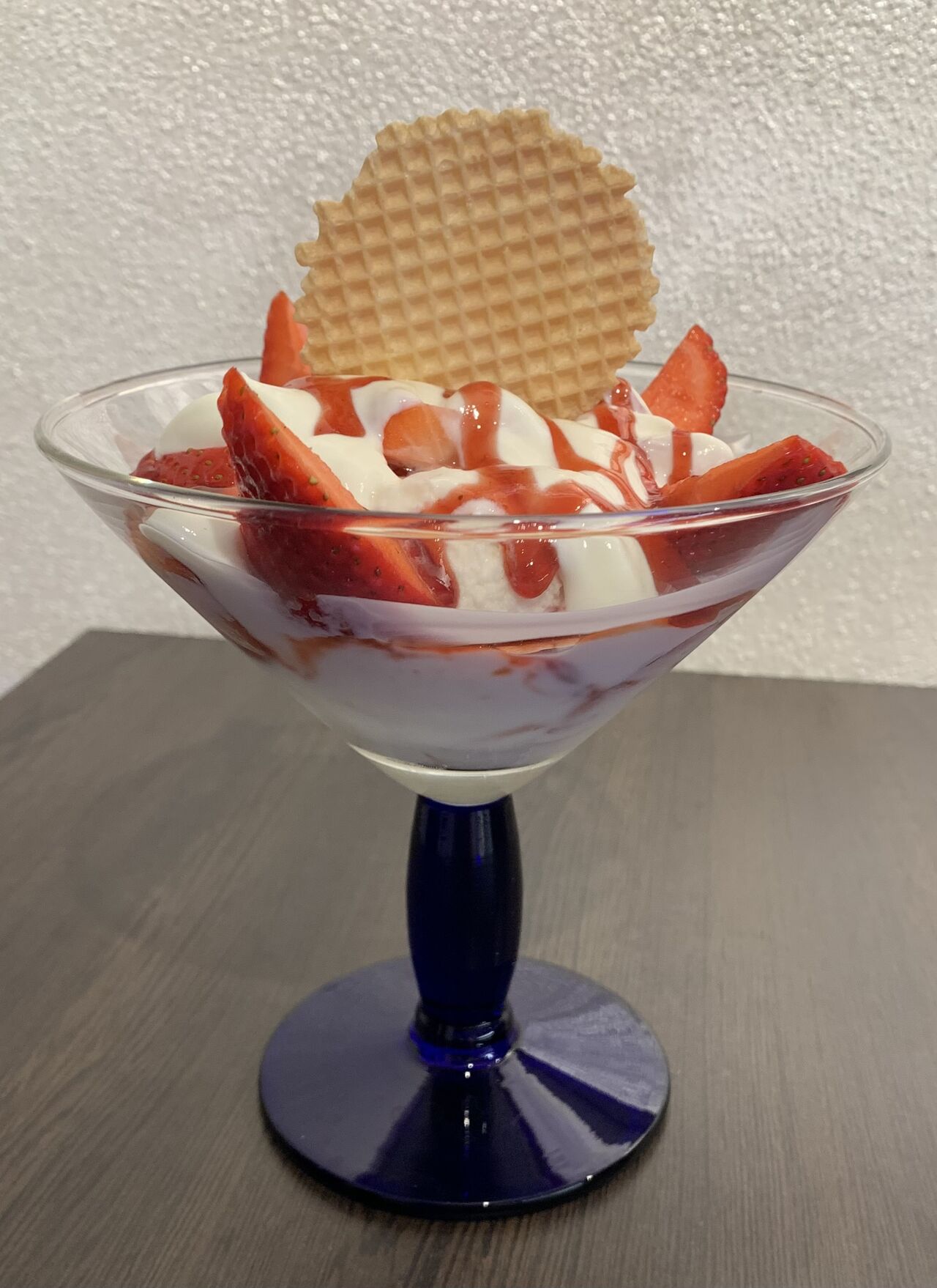 Eisbecher Joghurt Erdbeer