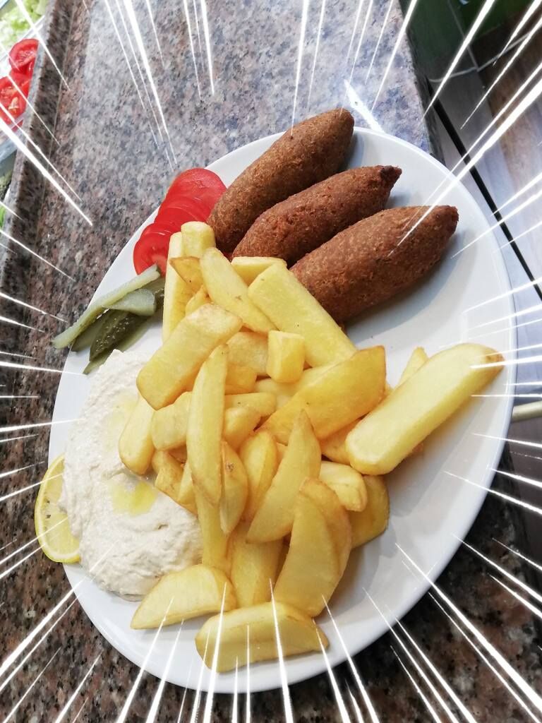  Kebbeh (beignet farci au viandes hachées et de noix )