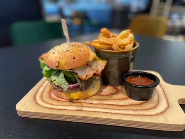 BURGER BYSTROT & FRITES MAISON