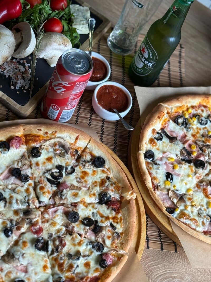 11 ani. Mii de pizza. Acelasi standard.