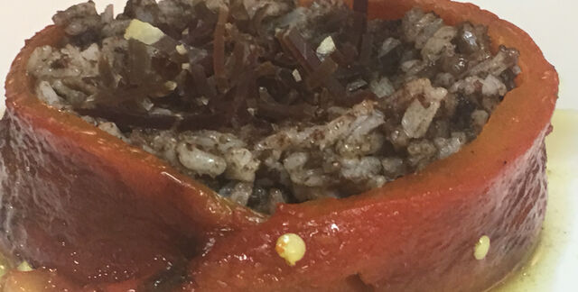 Timbal de morcilla, arroz y pimientos asados