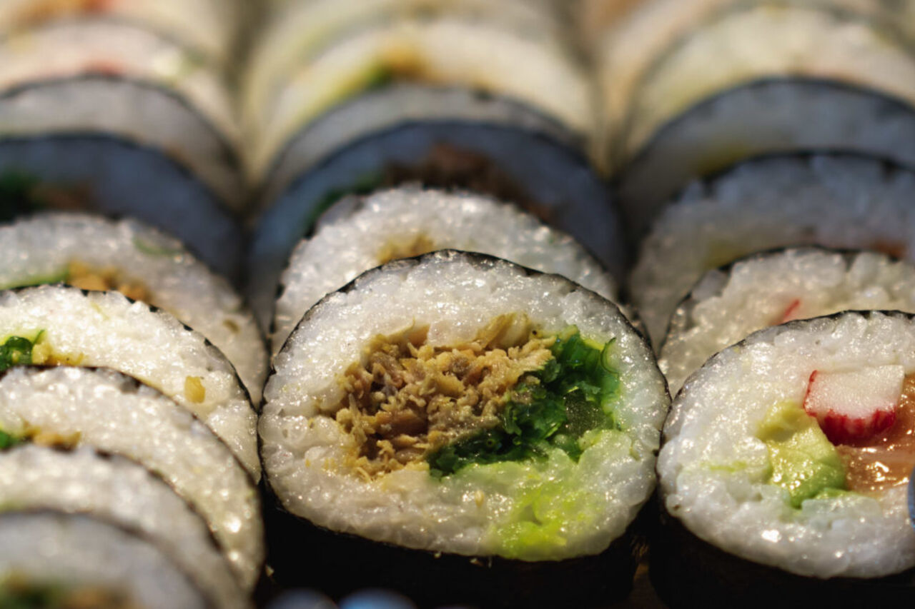 Wir sind ein Familienbetrieb mit mehreren Mitarbeitern und erfahrenen Meisterköchen aus China.