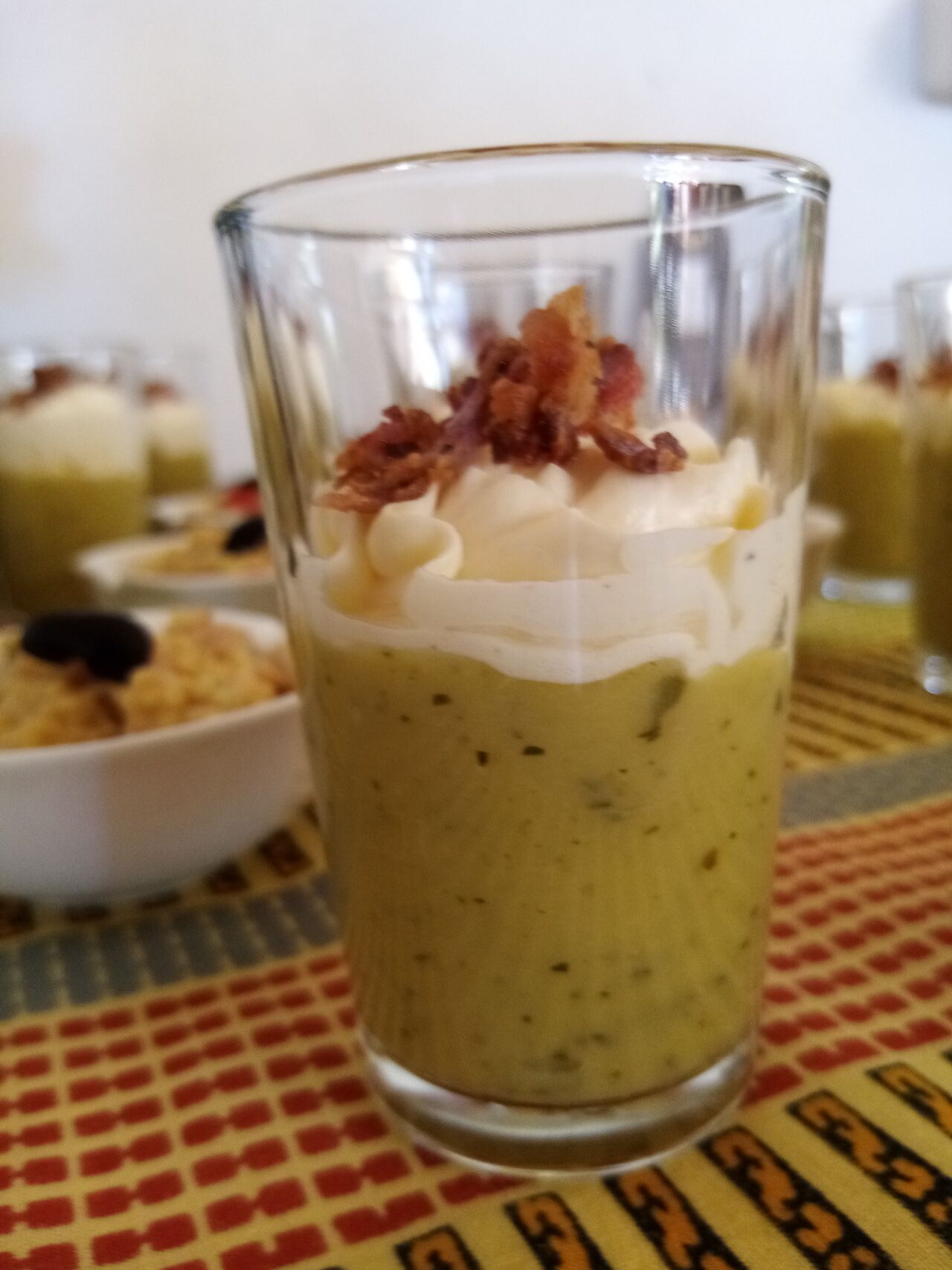 verrine velouté de courgette froid chantilly au lard