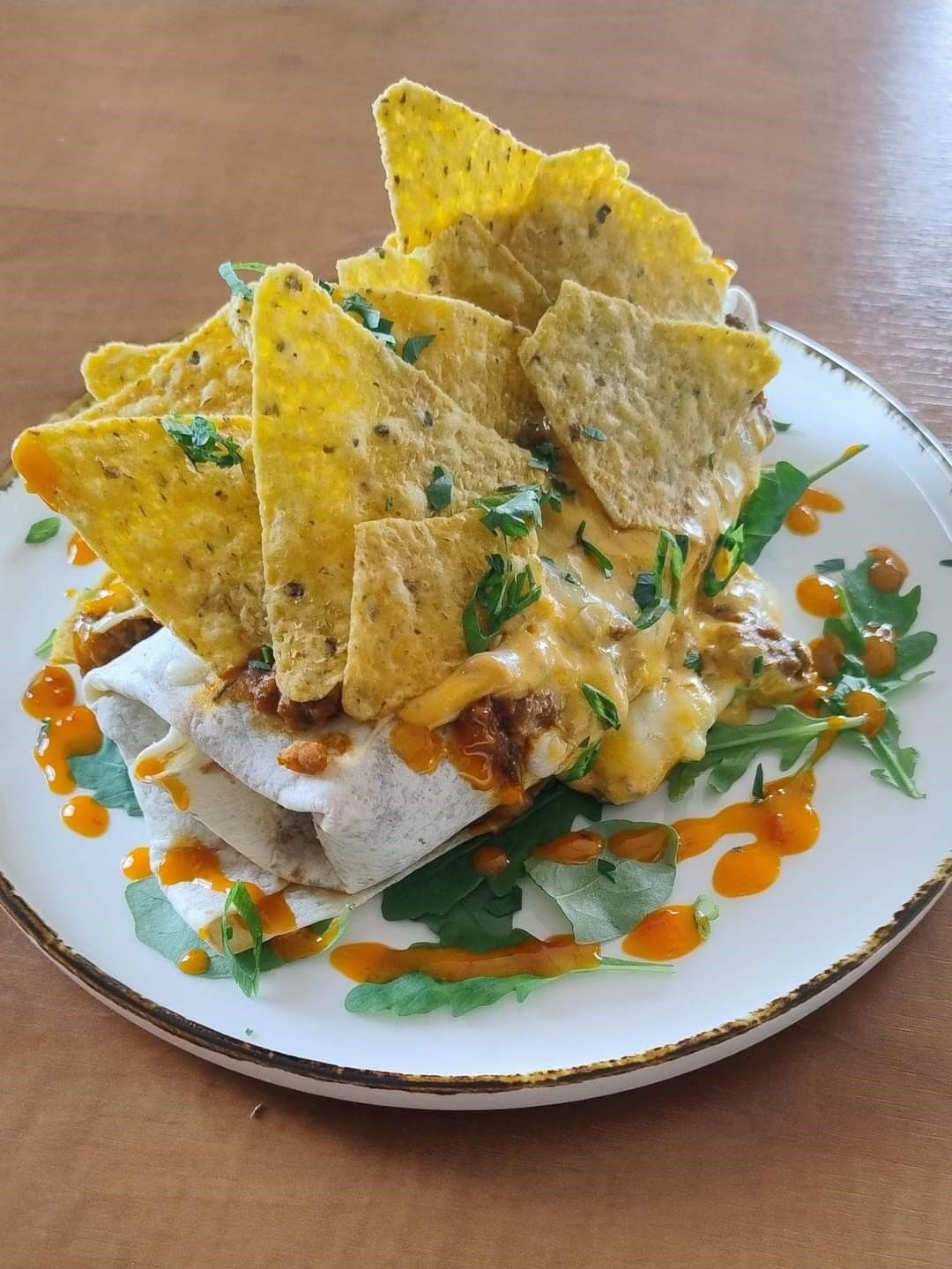 Burrito zapiekane z serem i chrupiącymi nachosami | Baked Burrito with Cheese and Crunchy Nachos