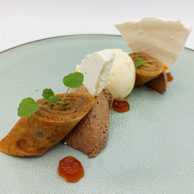 Rolled cake à la crème de marrons, mousse chocolat