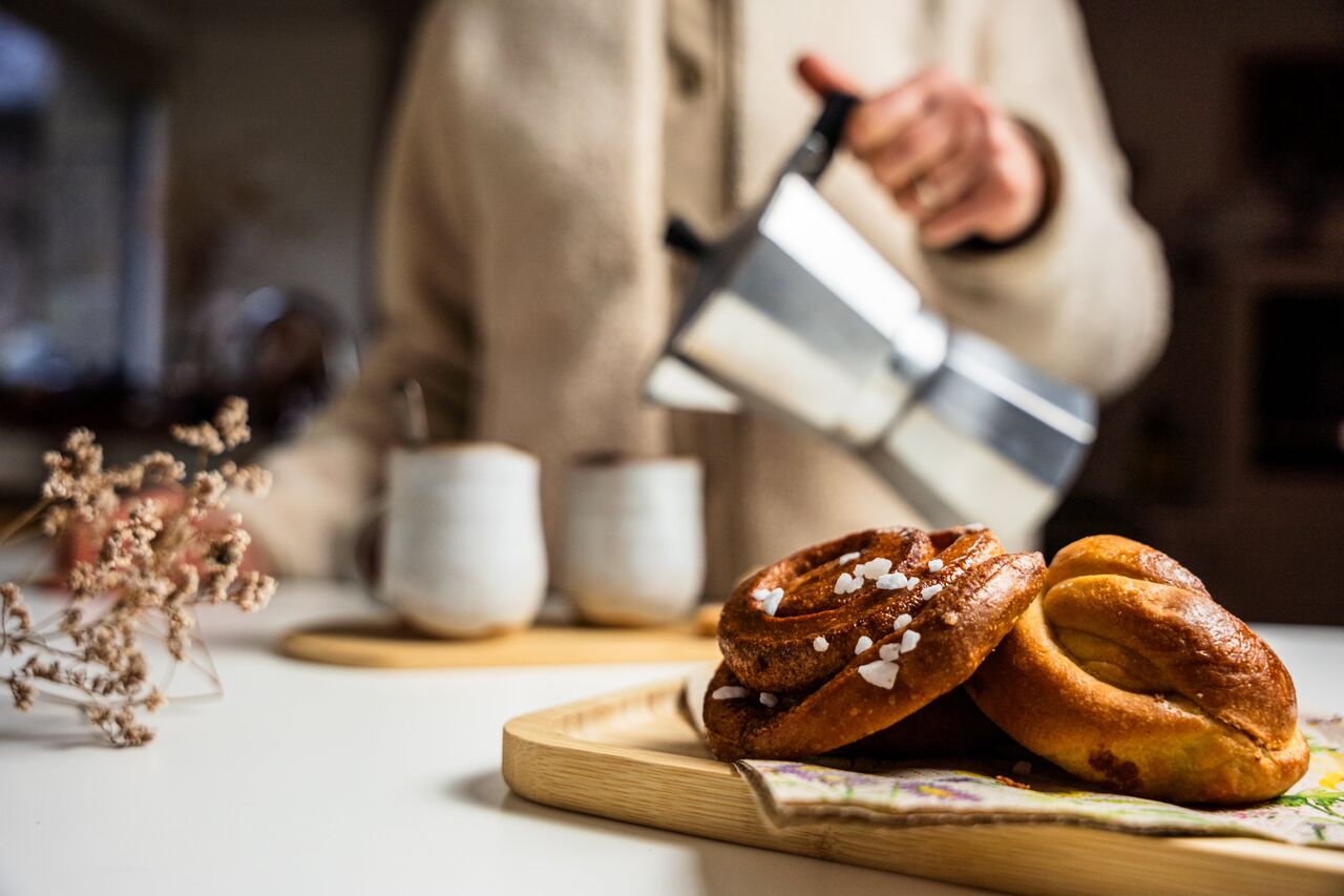 Café et brioches Suédoises (Kanelbullars)