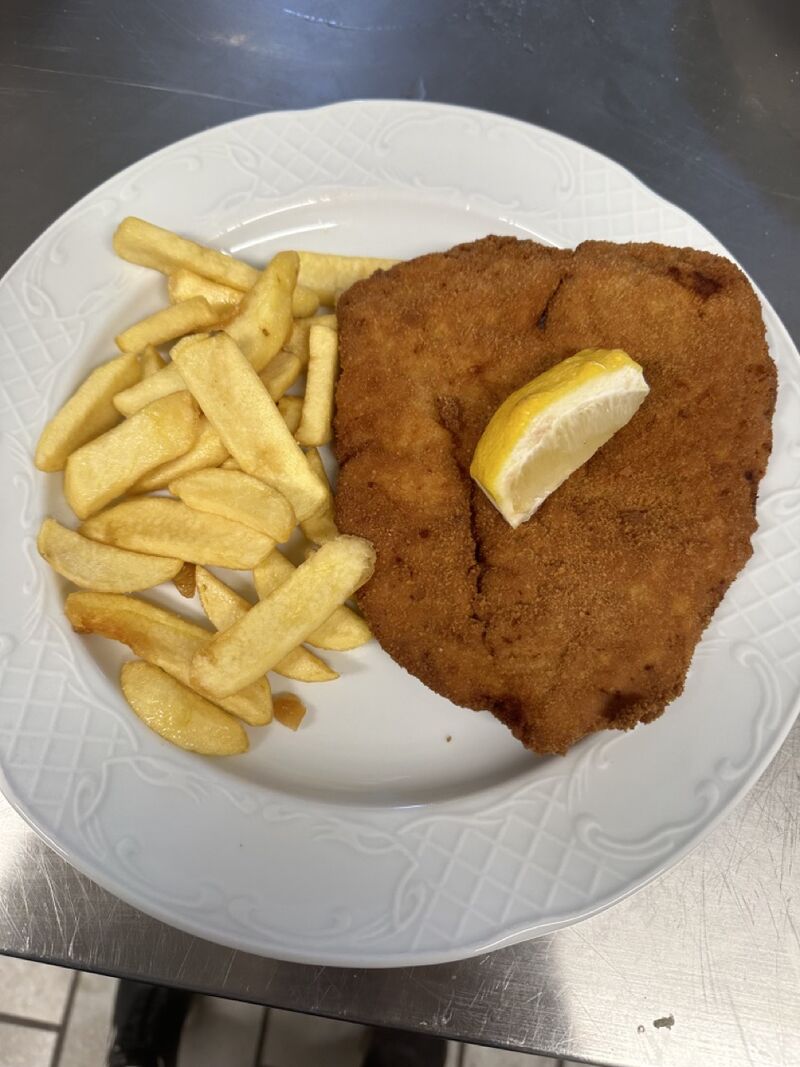 Kinderwiener mit Pommes