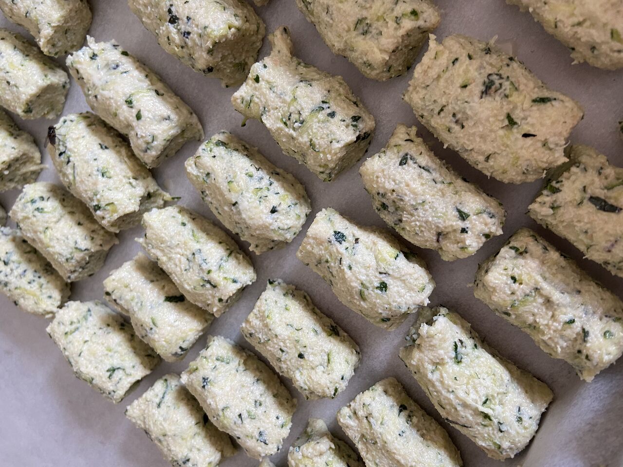 Polpette di zucchine e ricotta in preparazione 