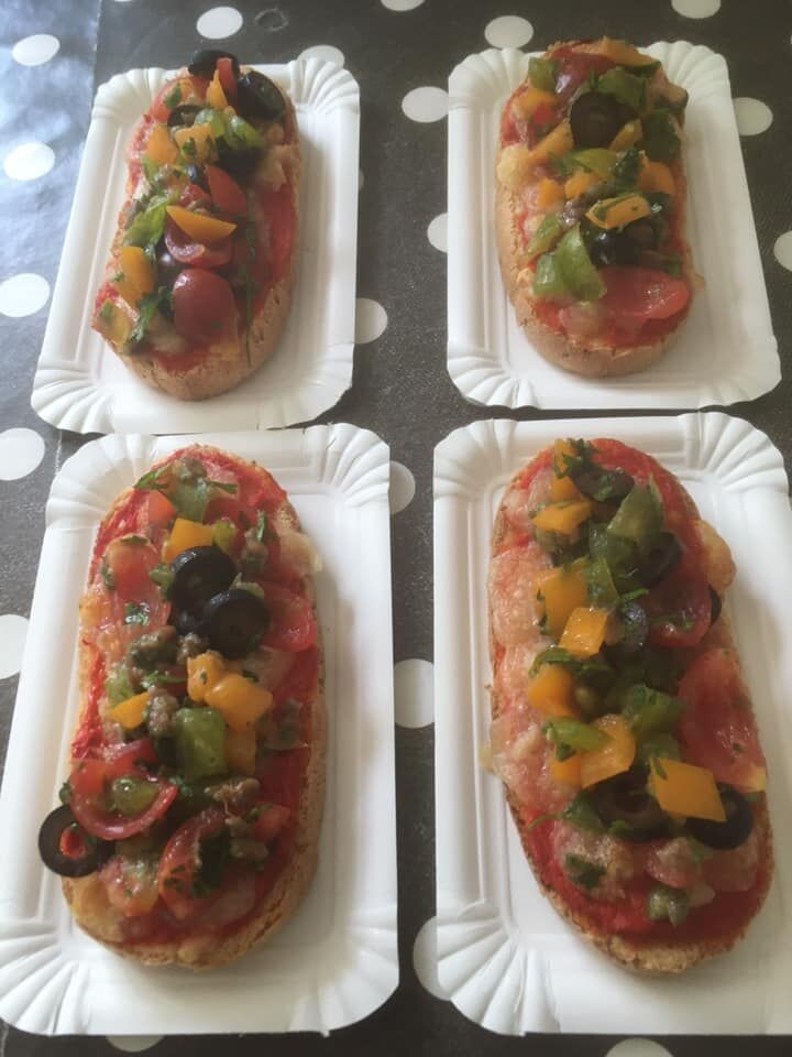 PETITES FAIMS : CROSTINI aux légumes frais cuisinés maison, pain pétrit maison, mozzarella di buffala