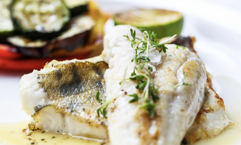 Zanderfilet auf der Haut gebraten