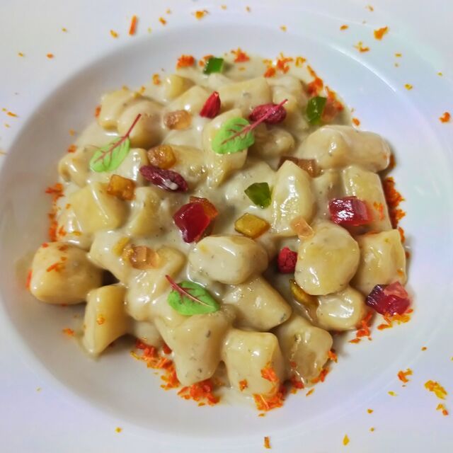 Gnocchi blu di bufala al limoncello e canditi