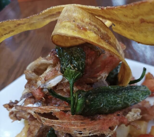 Gallina frita con ajetes