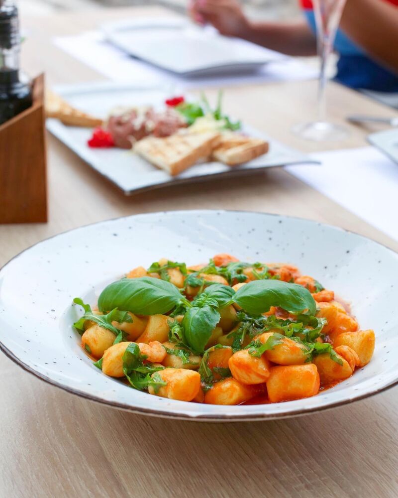 Dobrodošli na Point! Uživajte u odmoru uz najbolju hranu u Makarskoj! ?.