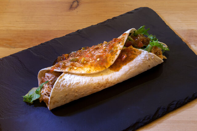 BURRITO TERNERA LECHUGA SALSA PICO DE GALLO, TORTILLA TRIGO