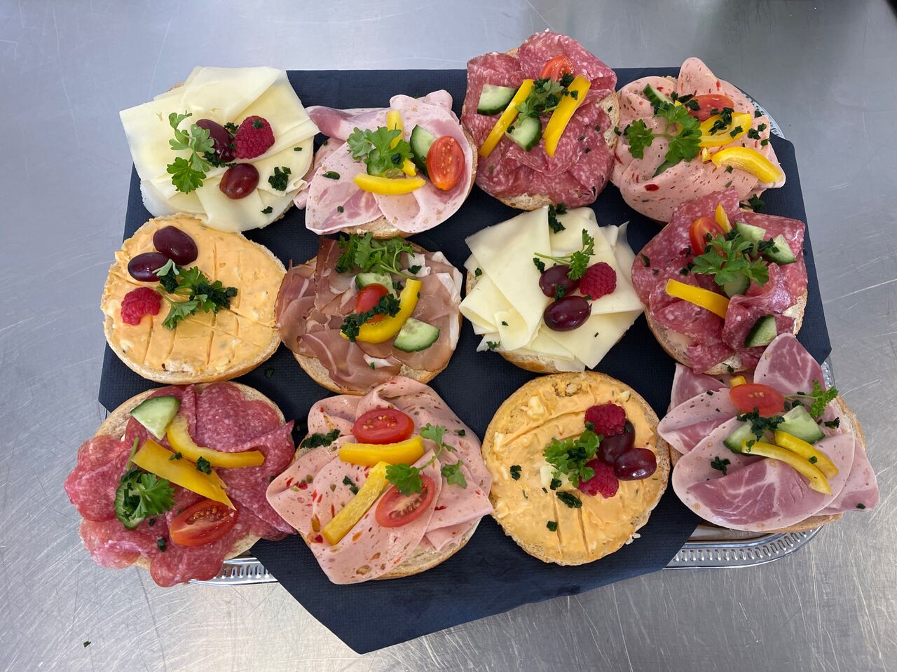 Belegte Semmelhälften