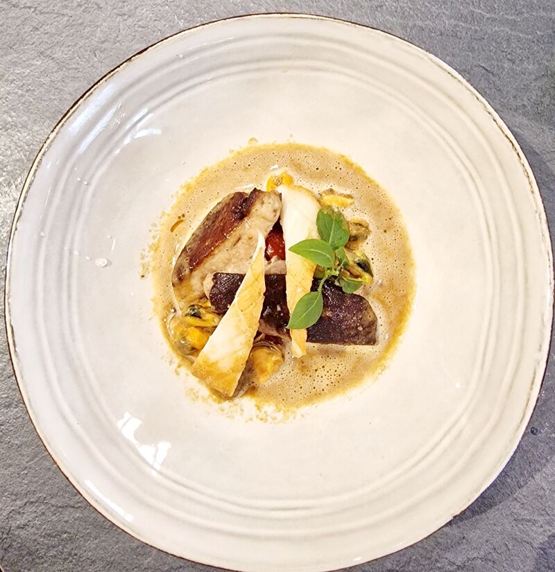 -LE FOIE GRAS
Foie gras poêlé, moules, seiche et soupe de poisson