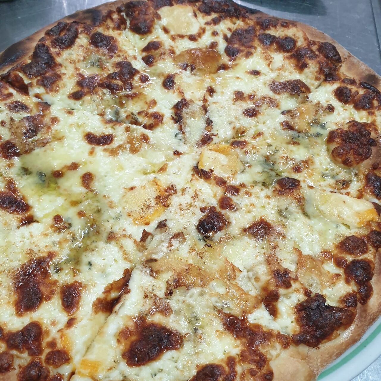 Pizza quatre fromages 