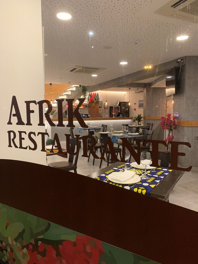 Espreitar o Afrik da rua