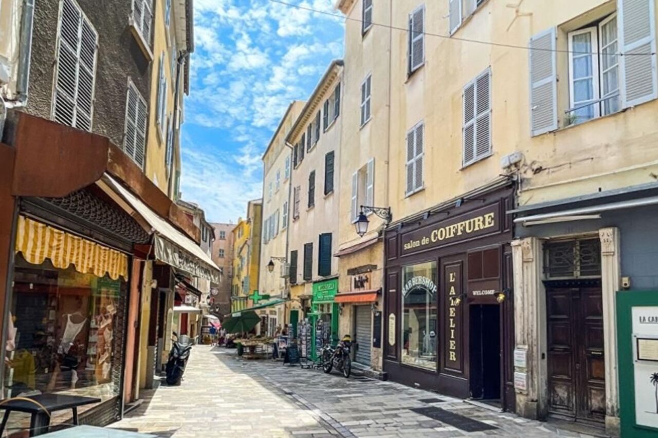 La rue Massillon Un lieu incontournable