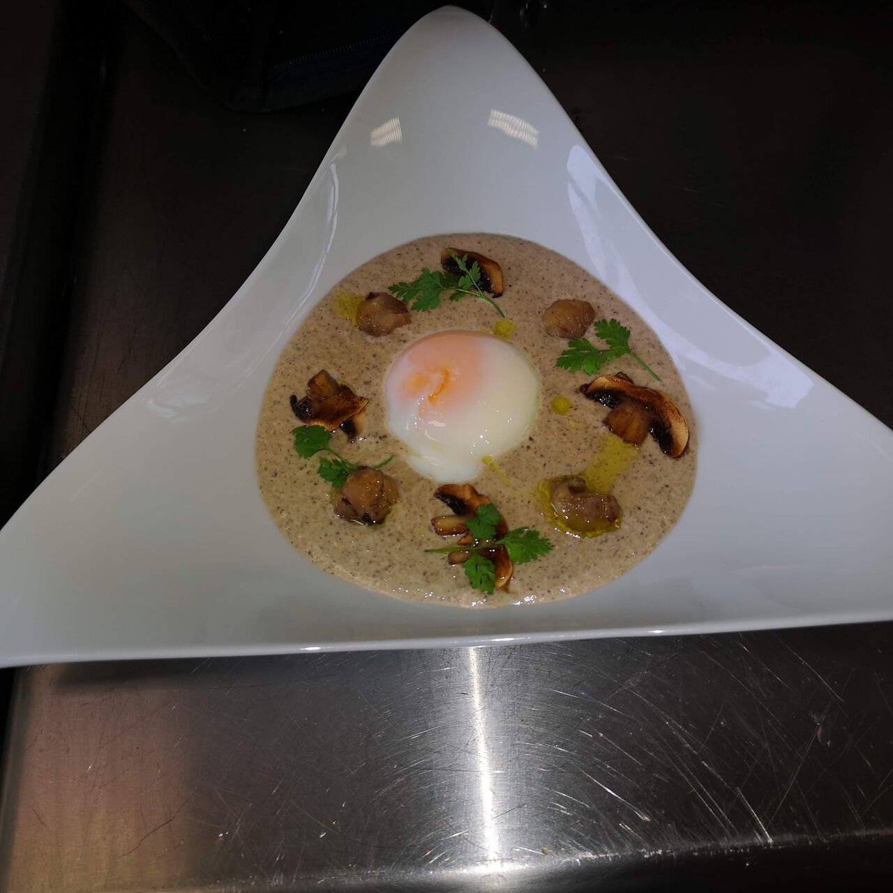 Velouté de champignons et oeuf parfait