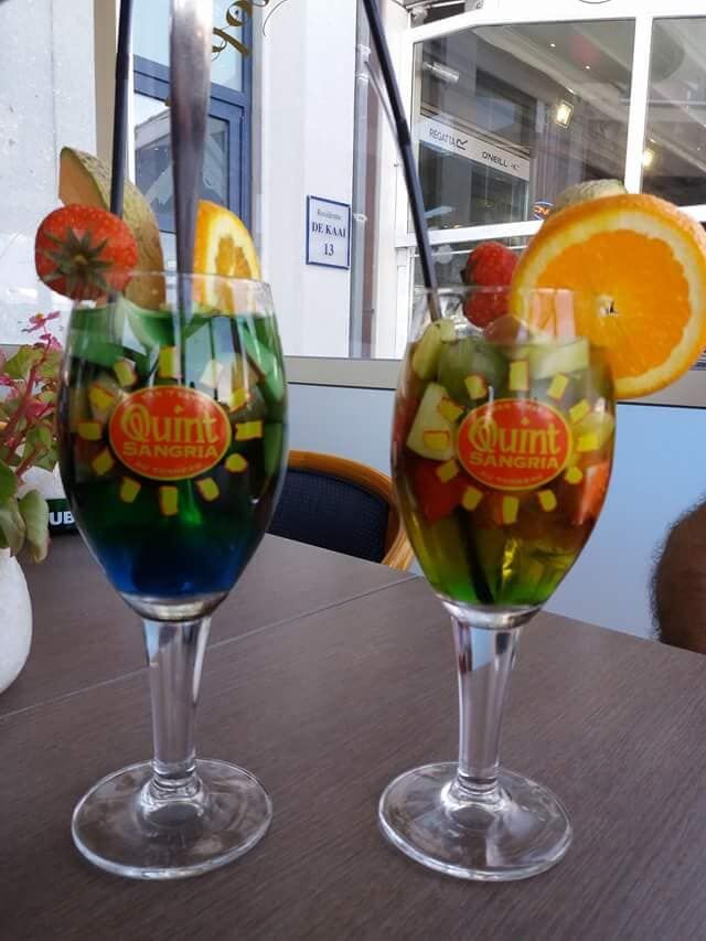 sangria blauw en groen met vers fruit