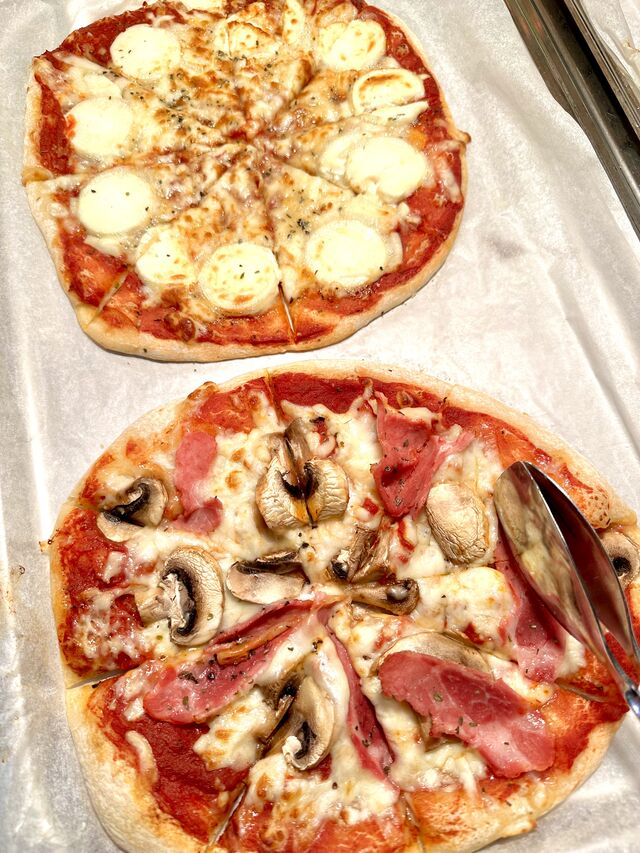 pizza 3 fromages, pizza jambon champignon