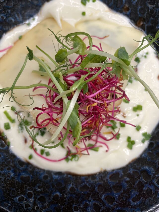 L’espuma chaud froid de brebis.
Œuf poché, champignons du moment et lardons de mangalica 