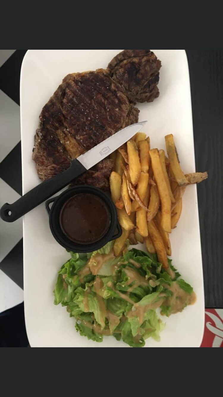 Notre pièce du boucher - Frites Maison et salade verte 