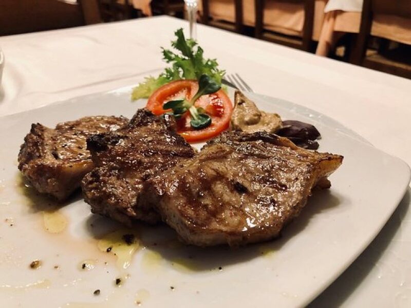 Kotlet od divlje svinje na žaru