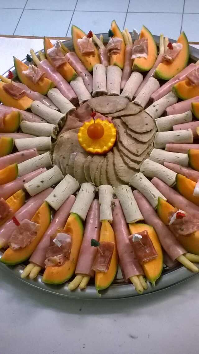 Koud buffet: vleesschotel