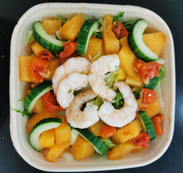 Salade Melon Gambas
Salade Iceberg et roquette, melon, gamba, tomates confites, concombre