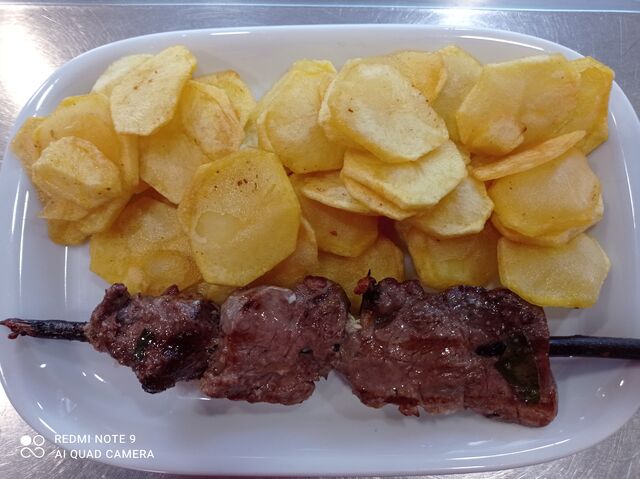 Espetada de lombo de novilho em pau de louro.