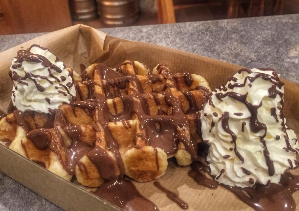 Gofri nutellával és tejszínhabbal