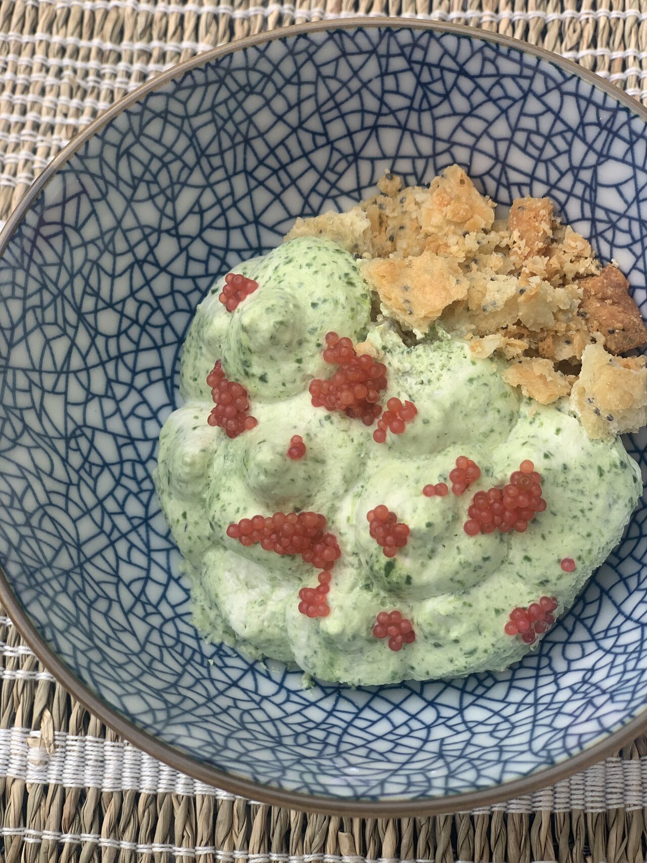 Tvorog brousse en nuage, comté croquant, oeufs de truite