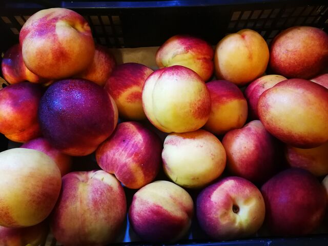 Pesche noci