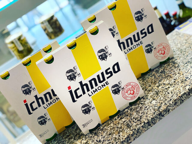 Birra ichnusa limone (citroen smaak)