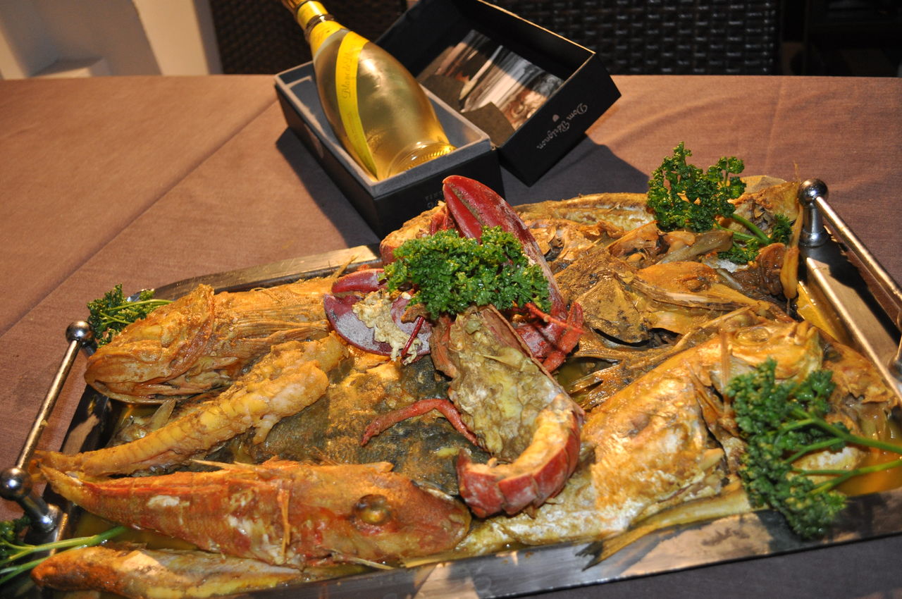 royal bouillabaisse ( on command )
bouillabaisse royale (sur commande )