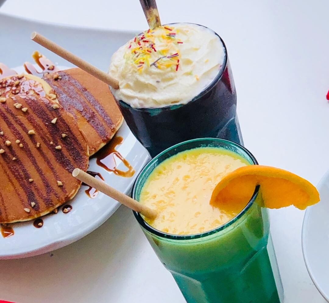 sweet dream smoothie, milk-shake, pancake...