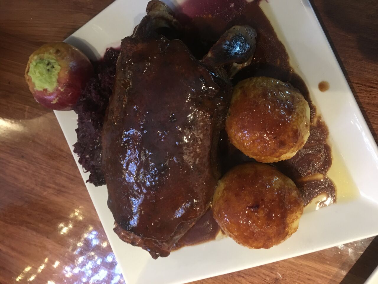 Gänse Brust mit Klößen Bratapfel & Rotkohl 