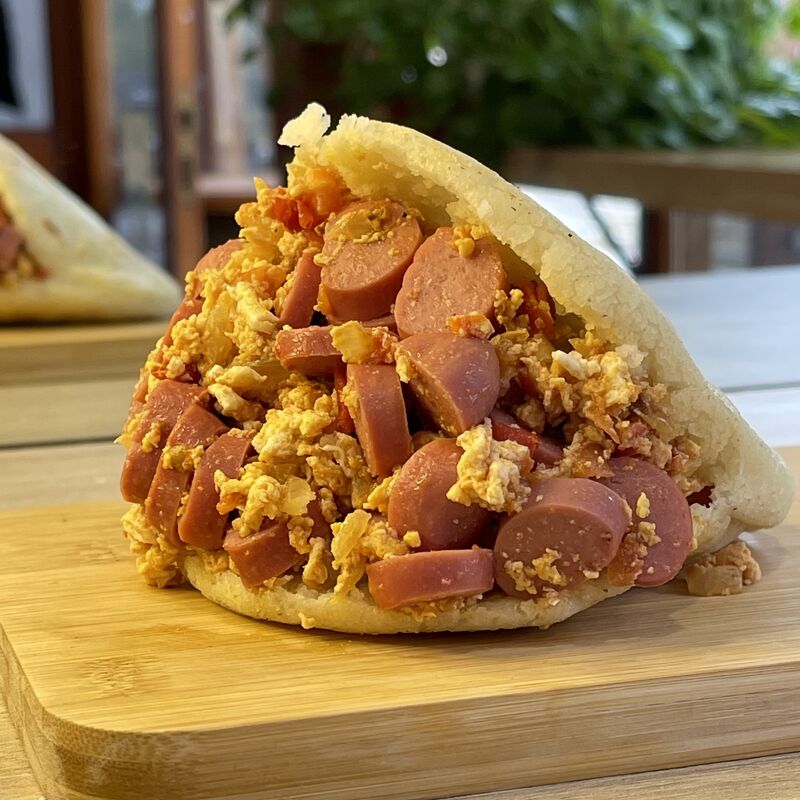 PERICO CON SALCHICHA