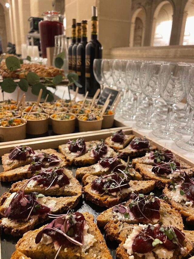 Buffet traiteur avec service des boissons