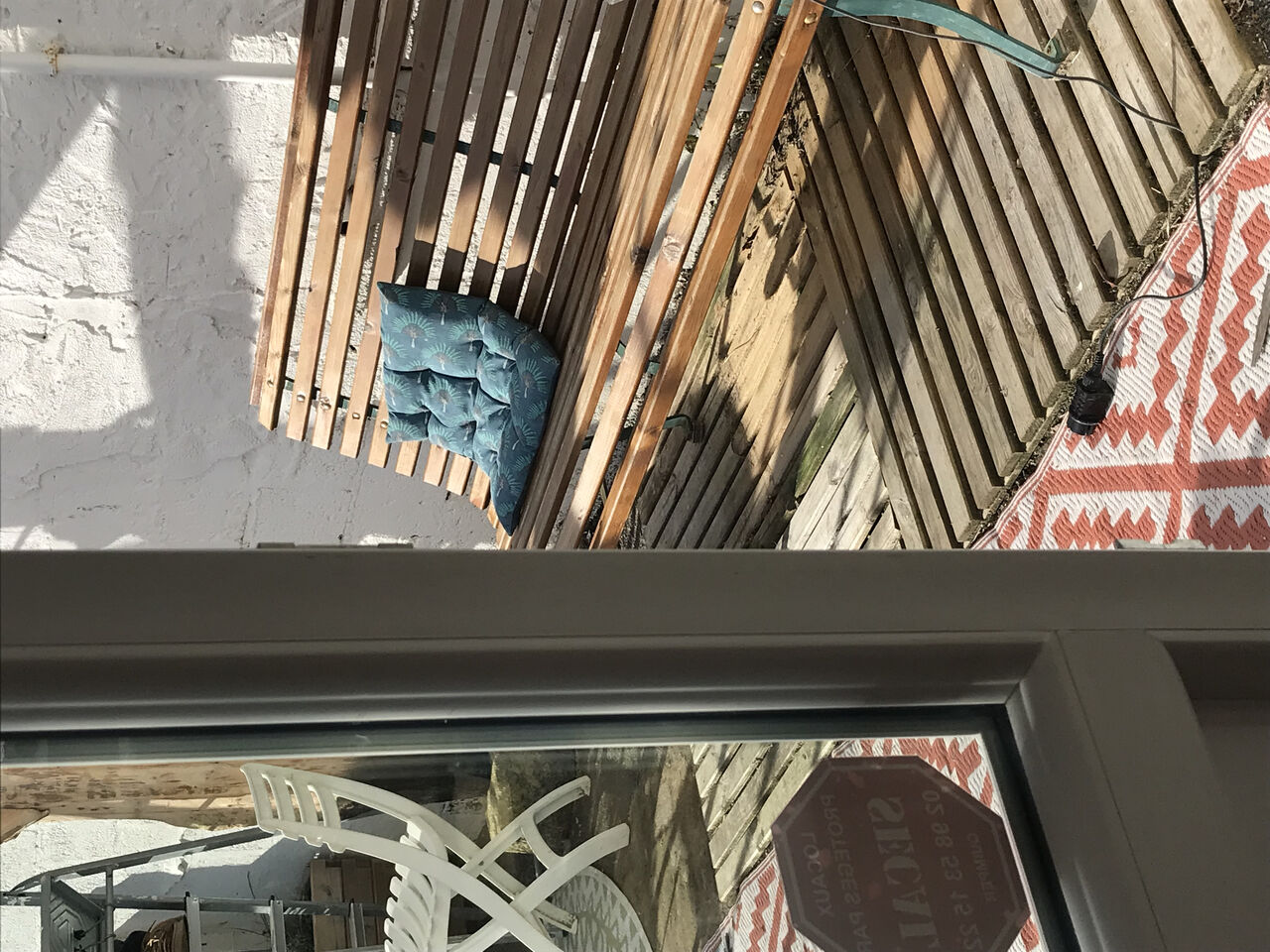 terrasse à l'arrière du batiment 