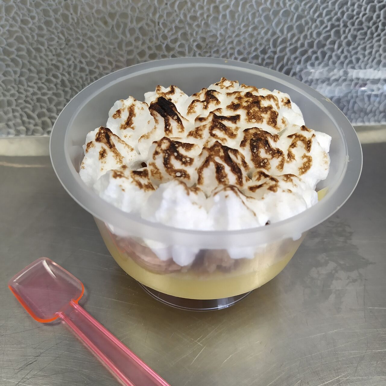 TARTE AU CITRON 🍋meringuée revisitée
Mousse au citron, suivie d'un de crumble et d'une couche de meringue