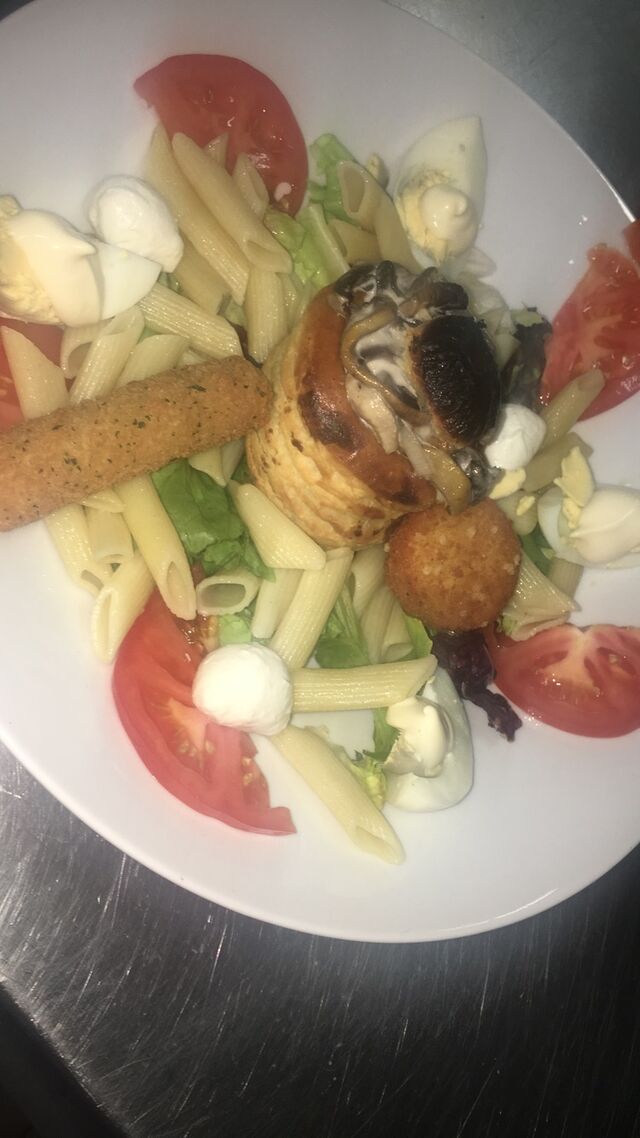 Grande salade bouchée à la reine 